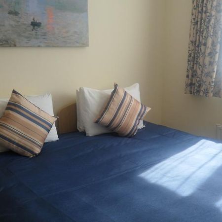 Montrose Guest House 롬포드 외부 사진