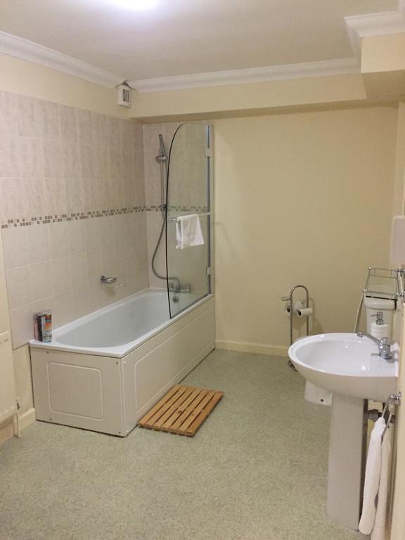 Montrose Guest House 롬포드 외부 사진