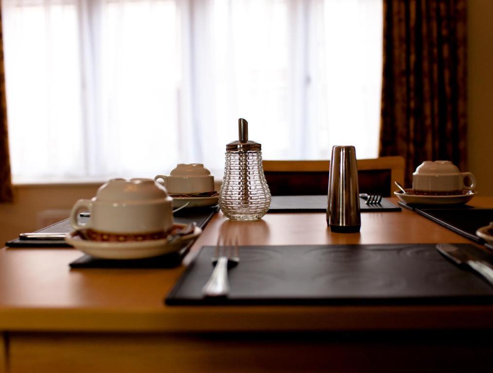 Montrose Guest House 롬포드 외부 사진